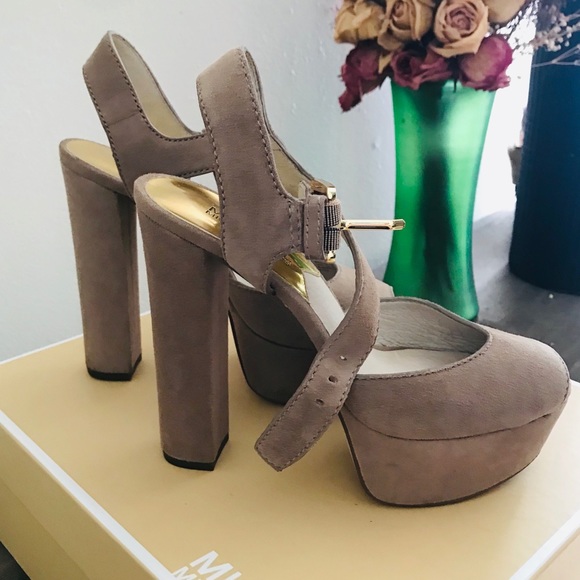❌SOLD❌ MICHAEL Michael Kors Platform Sandals 5 1/2M - Picture 5 of 5